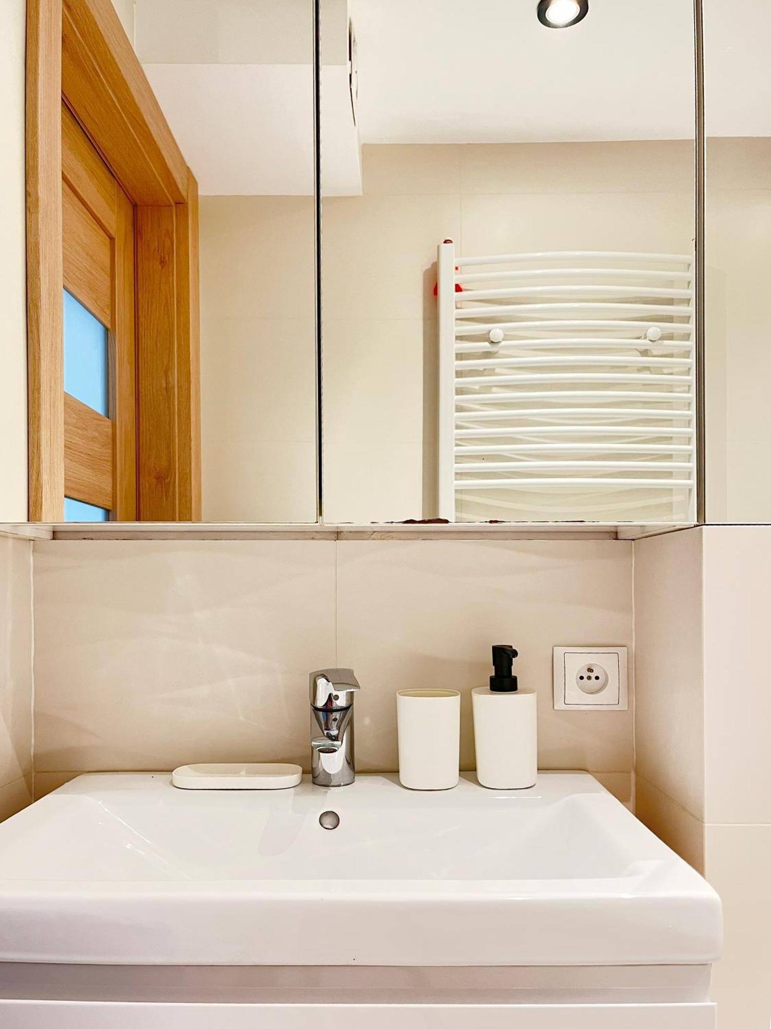 Modern With Air Conditioning, Vistula Boulevards, Cracow Heart *